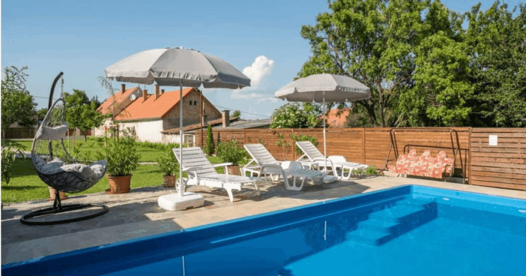 A balatonedericsi Papp Vendégház, ahol a gondos vendéglátás és a Balaton-felvidéki nyugalom találkozik. A Papp Vendégház története bizonyítja, hogy a tisztességes munkamorál és a vendégszeretet hosszú távon is megtérül.